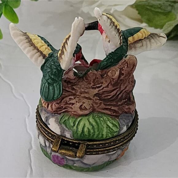 Gorgeous Porcelain Limoges‎ Style Hummingbird Trinket jewelery Box - Picture 4 of 6